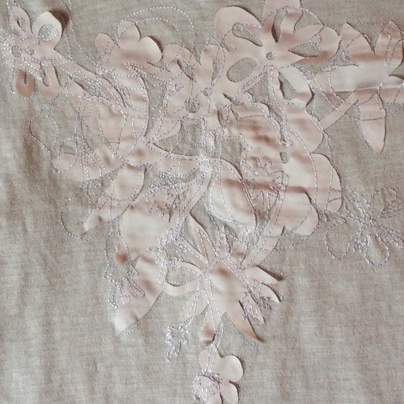 💥3 for $20💥 Ann Taylor LOFT grey T-shirt - Picture 2 of 4